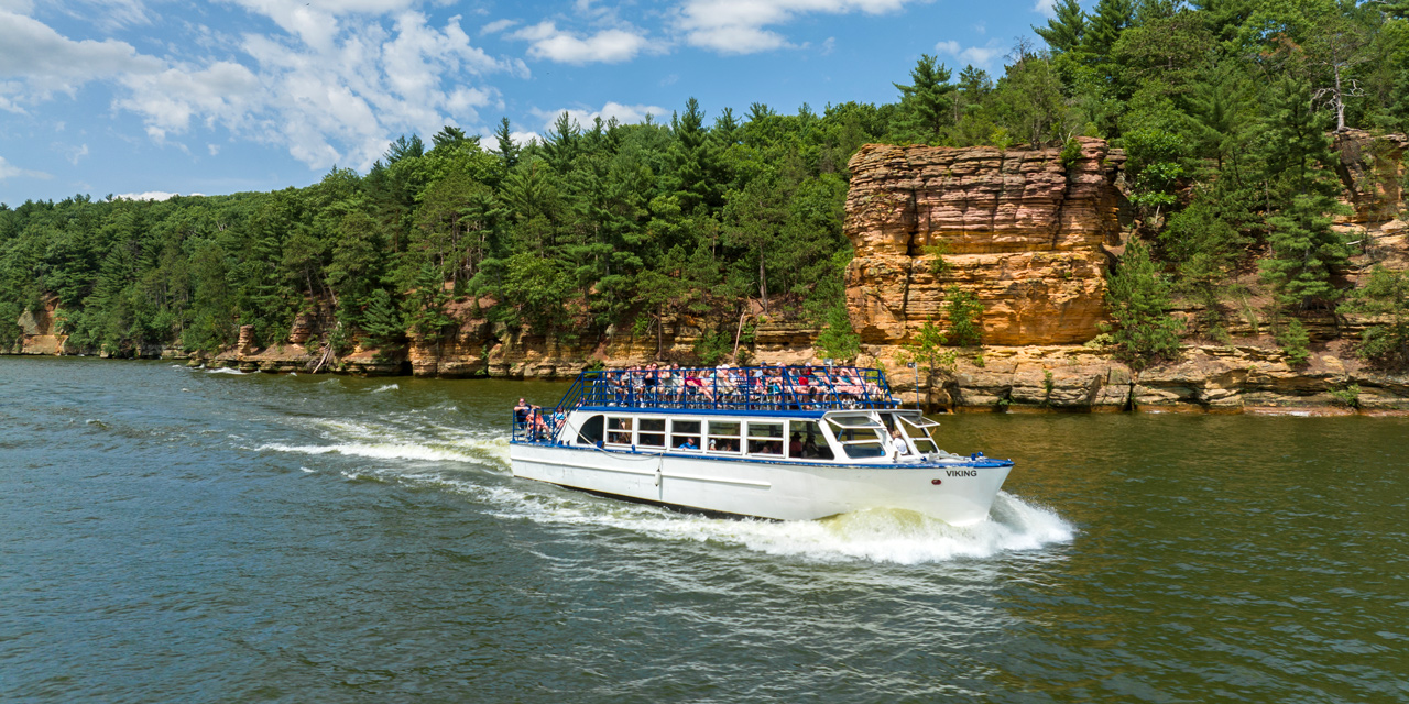 Boat tour on an Upper Dells River.