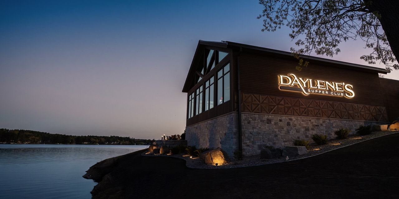 Daylene's Supper Club on Lake Delton at night
