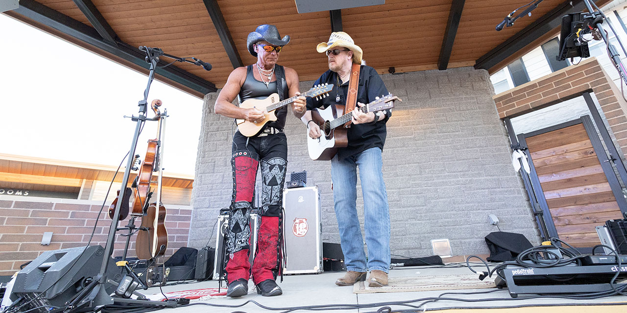 Free downtown entertainment at Elm Street Plaza in Wisconsin Dells.