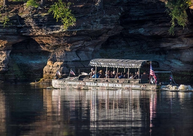 Dells Army Ducks on the river