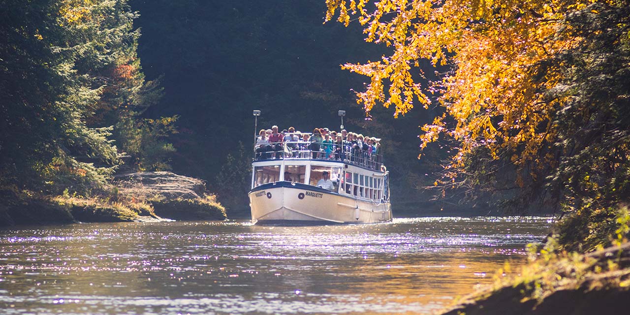Dells Boat Tours during fall colors