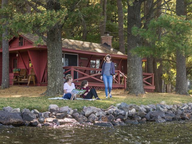 A family at Island Pointe Resort.