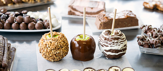 Caramel apples at Swiss Maid Fudge shop