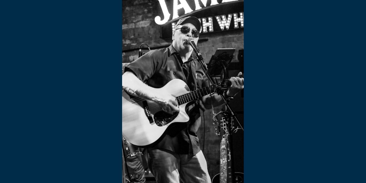 Eric Gregerson performing live.