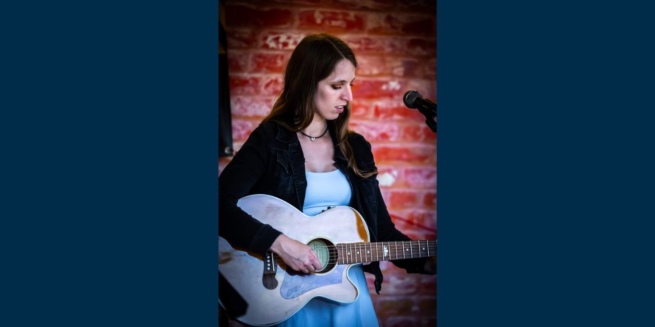 Lindsay Shanks playing guitar