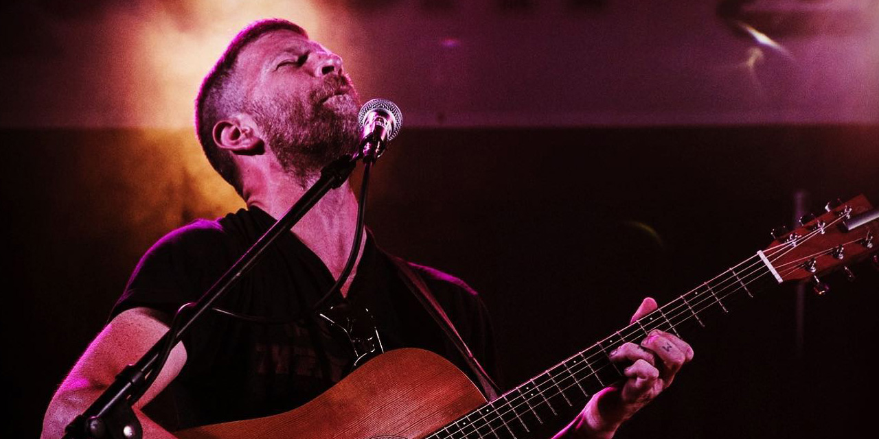 Derek Ramnarace performing live.