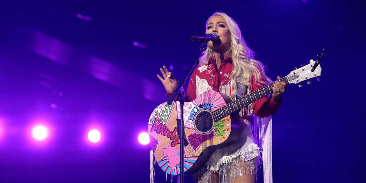 Raelynn playing guitar