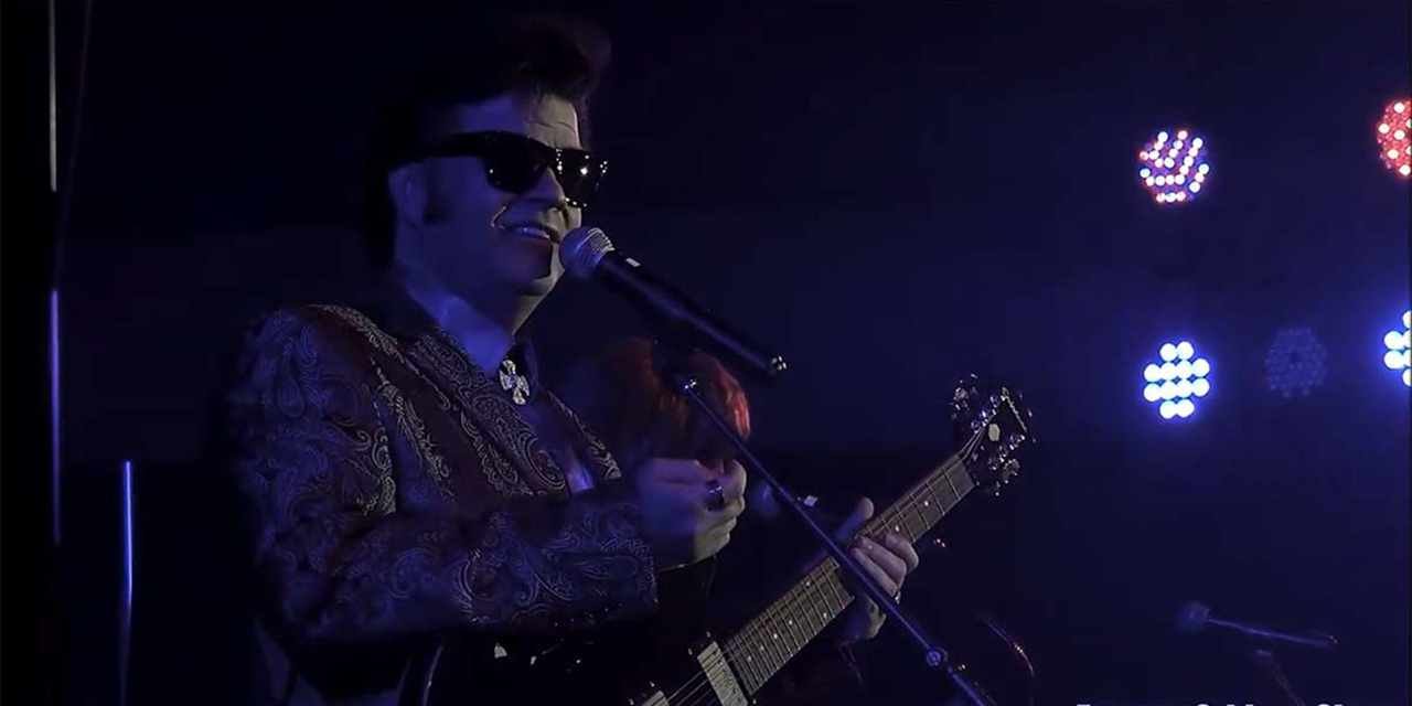 Roy Orbison tribute artist singing