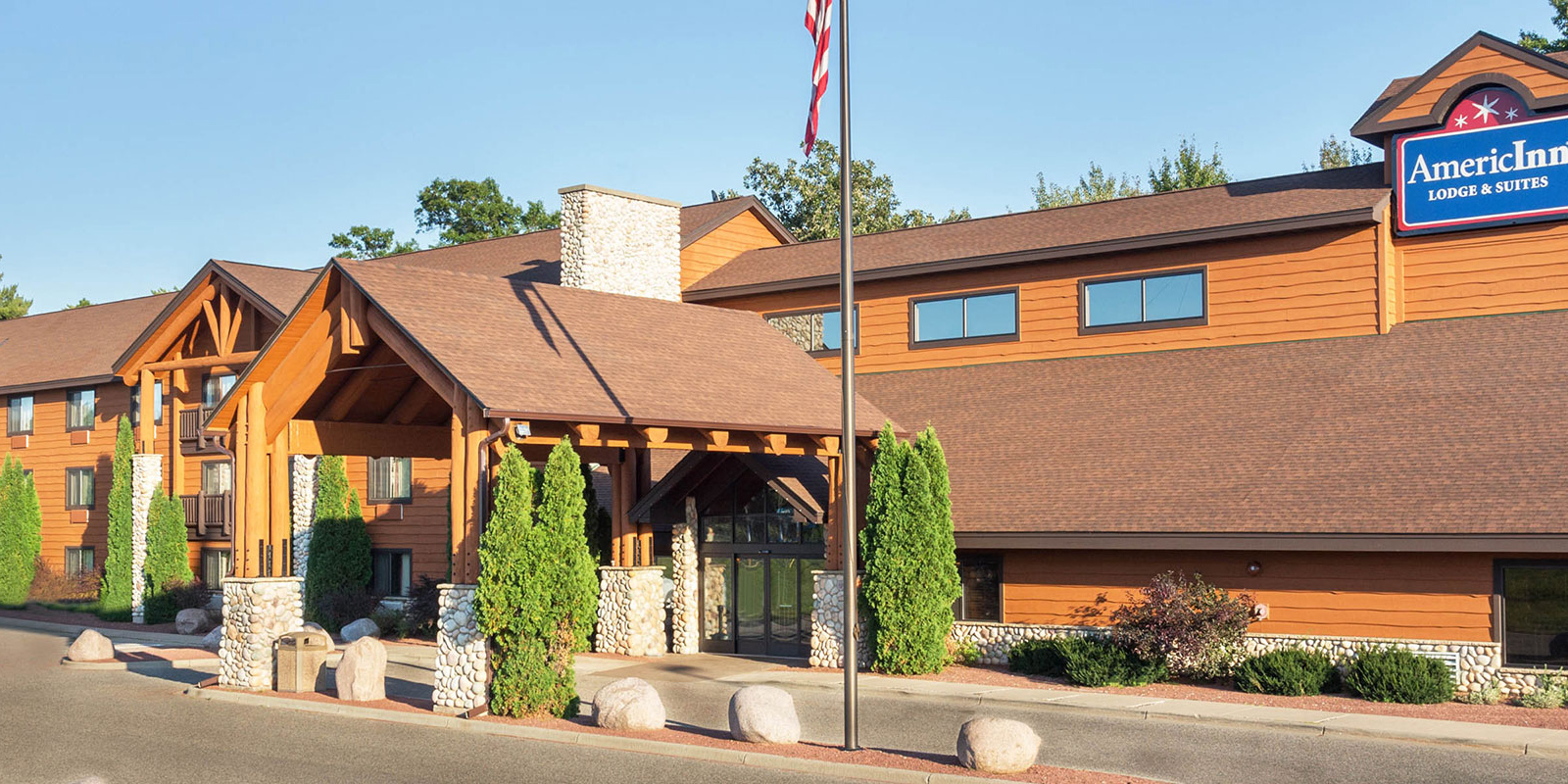 Exterior and entrance to the AmericInn by Wyndham.