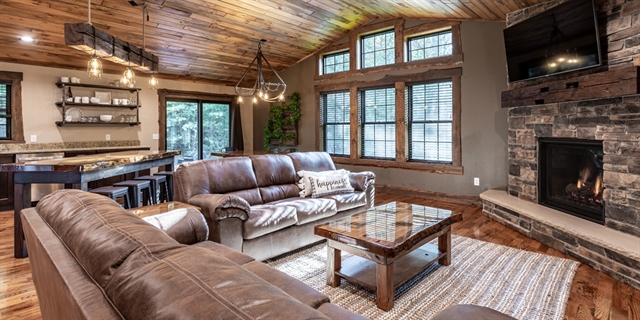 Rustic Retreats LLC