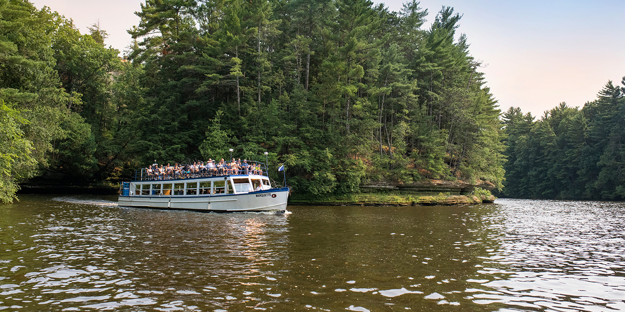 Dells Boat Tours on Wisconsin River.