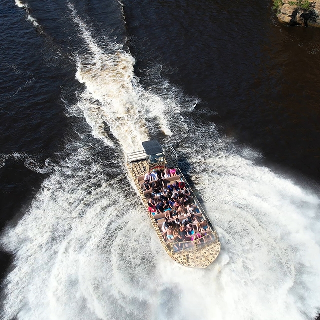 A group on a WildThing Jet Boat tour in Wisconsin Dells.