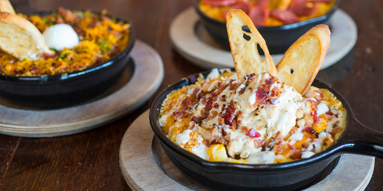 A variety of macaroni and cheese skillets at MACS in Wisconsin Dells.