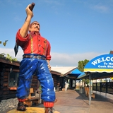 A large Paul Bunyan statue at Paul Bunyan&apos;s Northwoods Cook Shanty.